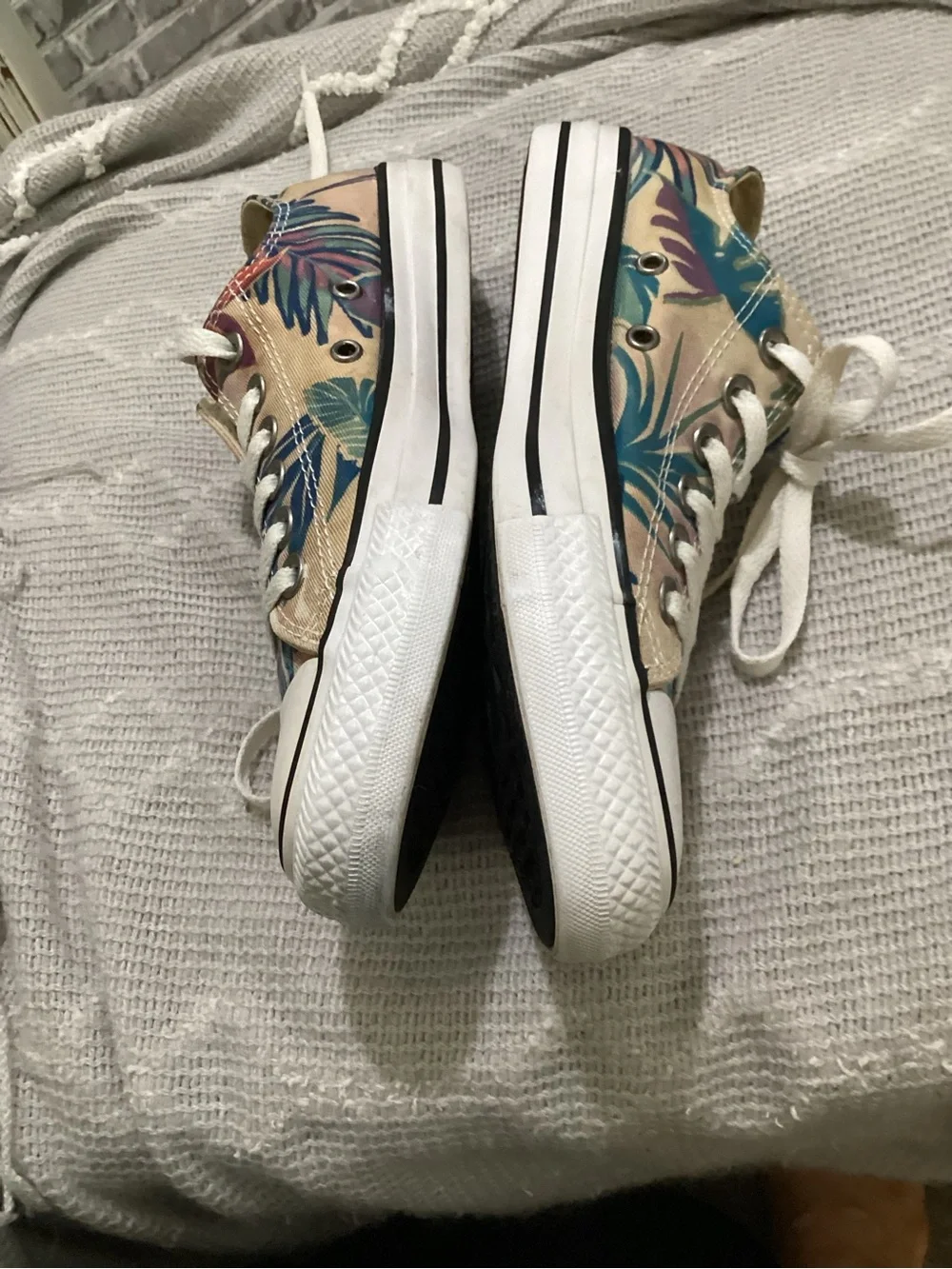 Converse Low-Top Tropical  Floral Canvas Multicolor Sneakers Womens Sz 7